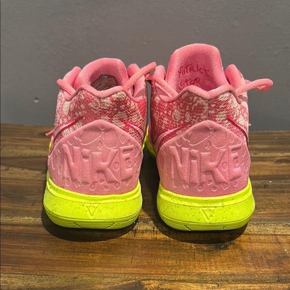 SpongeBob SquarePants x Kyrie 5 EP 'Patrick - Picture 4 of 9